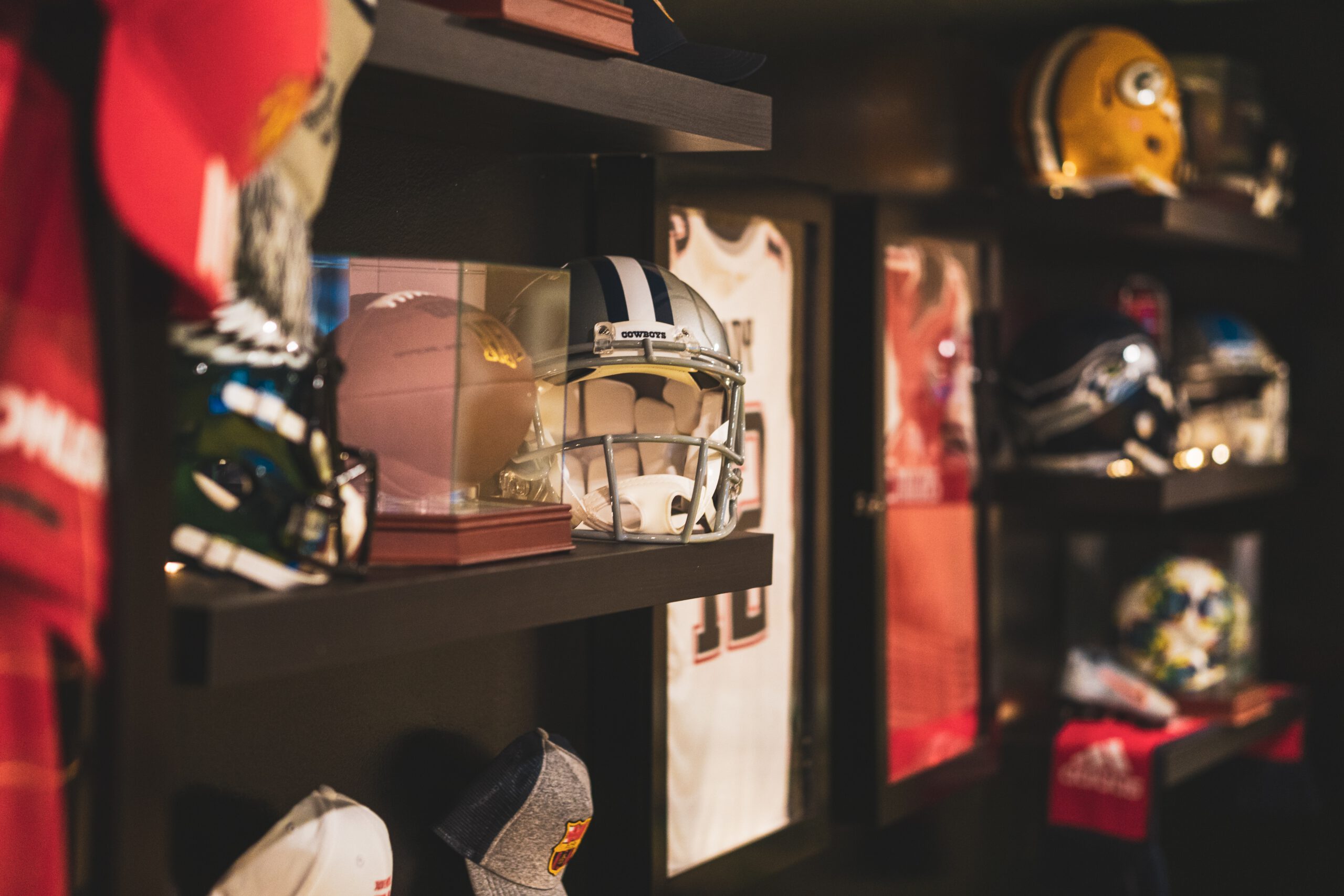 Gary Vaynerchuck: Invest in Sports Memorabilia!